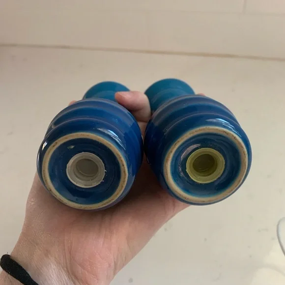 Le Creuset Azure Salt and Pepper Set - Picture 3 of 3